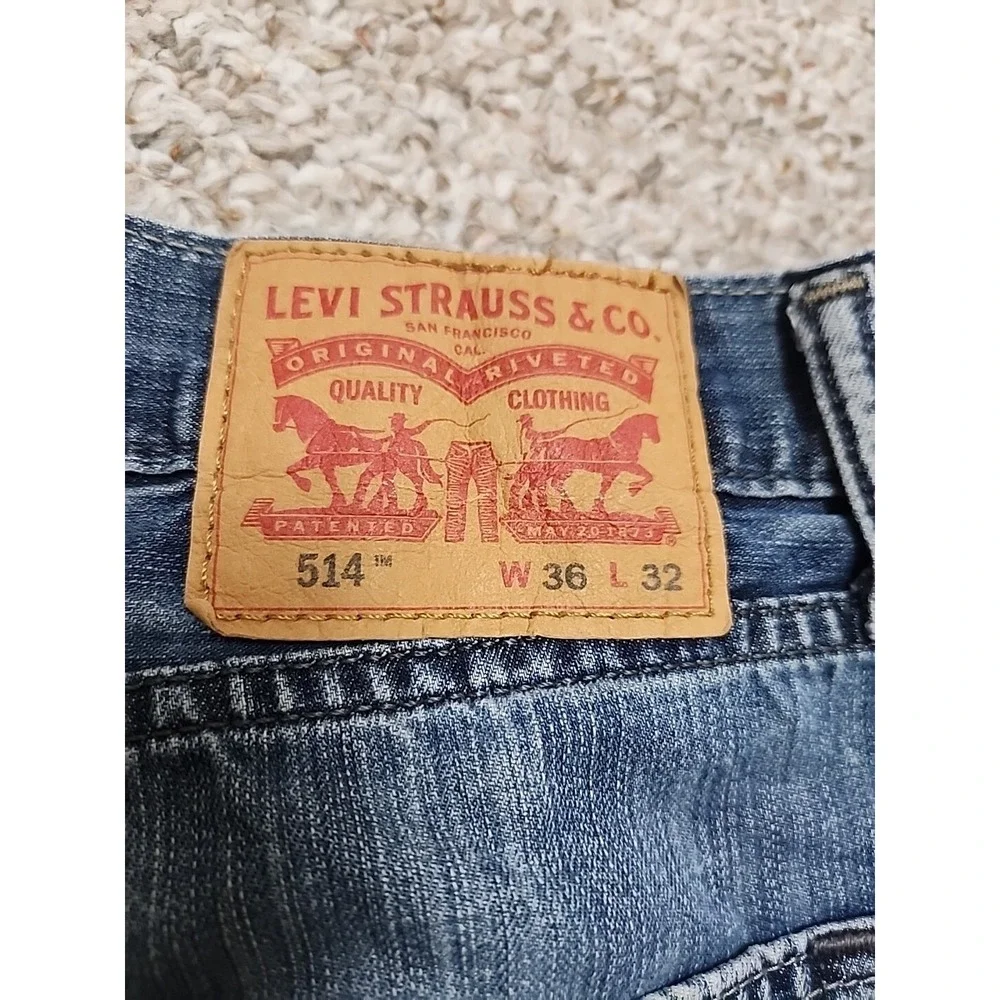 Levi's 514 Jeans Mens tag 36x32 (36x30) Light Wash Straight Fit Distressed Denim